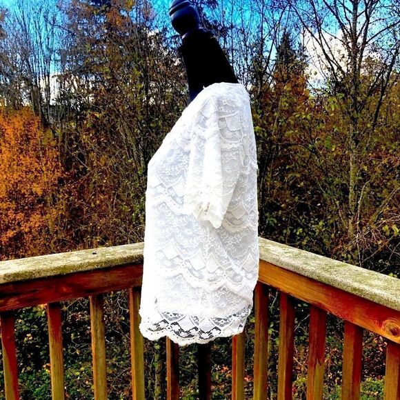 Floral Lace Blouse medium  - Picture 3 of 5